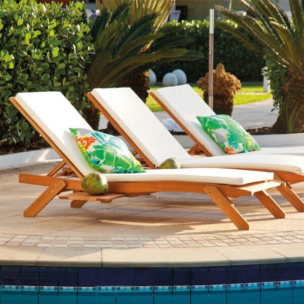 Sillas de playa con sombrilla